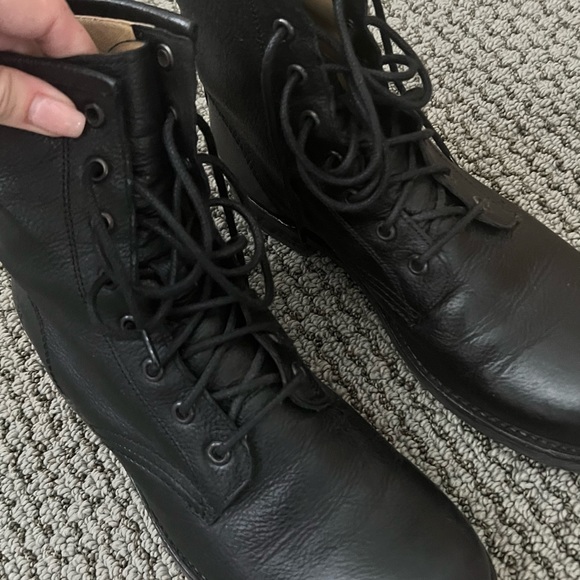 Frye combat boots - size 8 - Picture 2 of 6